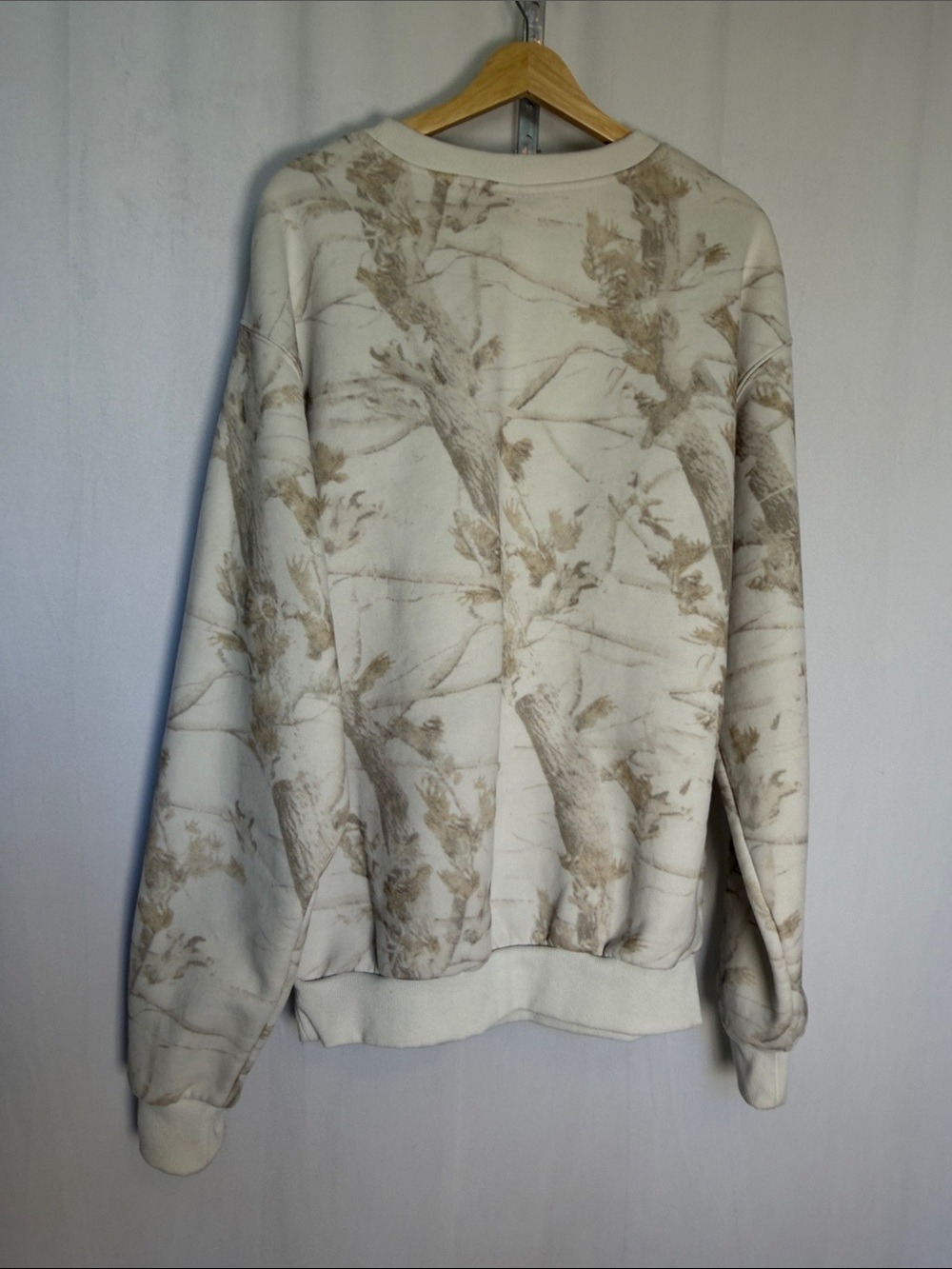Comfrt Cozy Camo Crew White Oak Crewneck Sweatshirt Size M Unisex Oversized Cozy - Picture 4 of 9